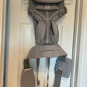 Ergobaby 360 breeze Carrier in Light Gray
